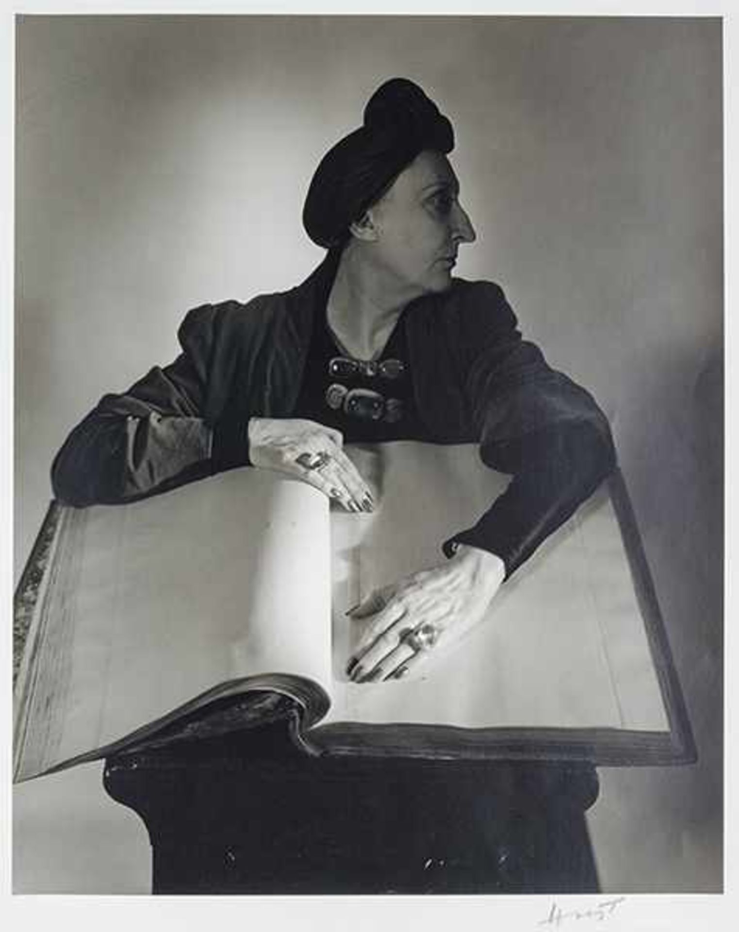 Horst P. Horst (das ist: Horst Paul Albert Bohrmann). Edith Sitwell (1948). Original-Photographie.