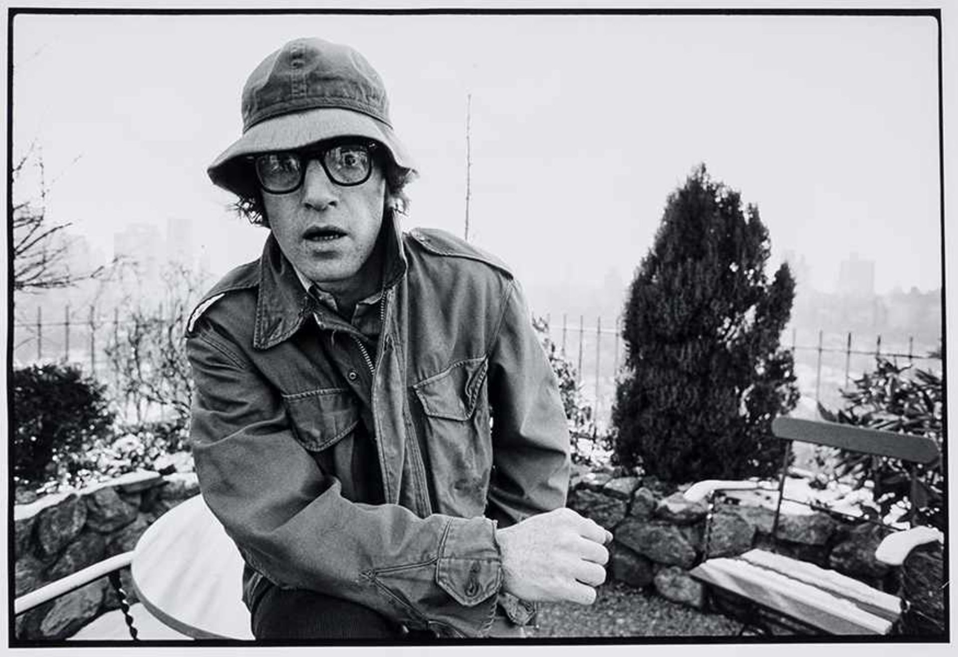Lebeck, Robert. Woody Allen, New York 1974. Original-Photographie. Späterer Abzug. Silbergelatine.