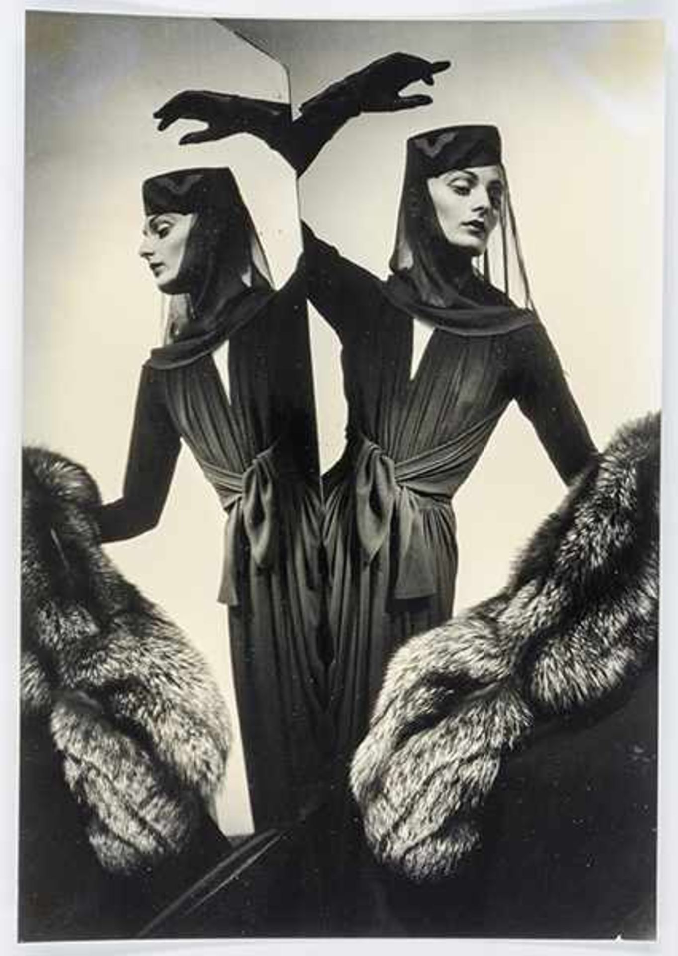 Rubin, Genia. Wallis Simpson, Duchess of Windsor. Zwei Original-Photographien. Vintage. - Bild 3 aus 9