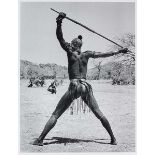 Rodger, George. Kämpfer der Kao-Nyaro (Nuba, Kordofan, Südsudan, 1949). Original-Photographie.