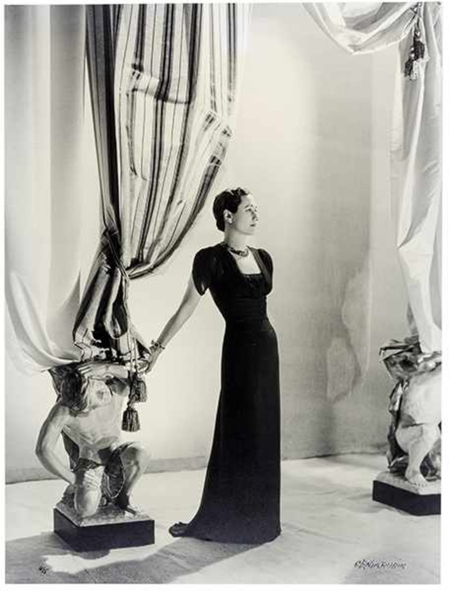 Rubin, Genia. Wallis Simpson, Duchess of Windsor. Zwei Original-Photographien. Vintage. - Bild 2 aus 9