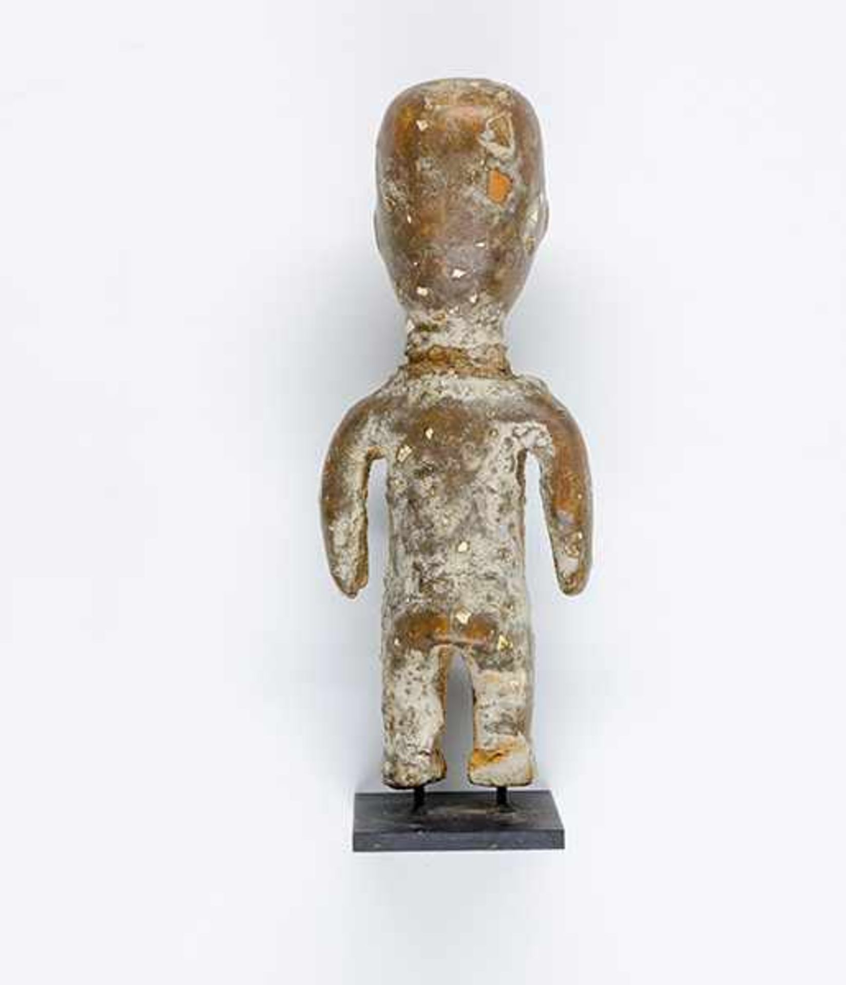 Afrikana - - Opferfigur, Ghana. Holz, gekalkt, Opferpatina mit Eierschalen. Größe: 17,5 x 7 cm. - Bild 2 aus 5