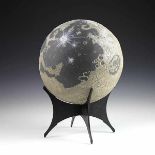 Globen - Astronomie - - Seltener Reliefmondglobus von A. J. Wightman. Penzance in Cornwall um