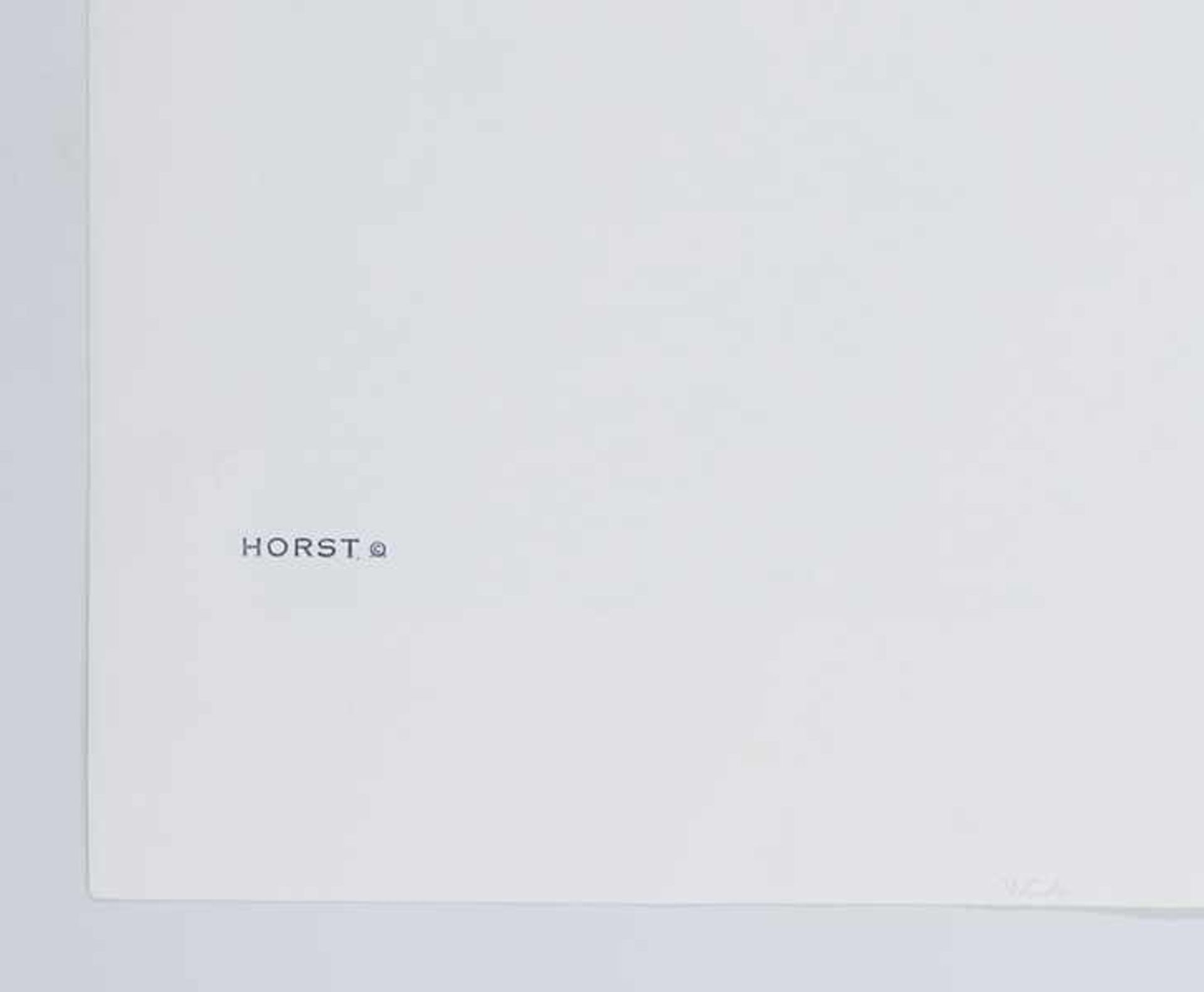Horst P. Horst (das ist: Horst Paul Albert Bohrmann). Houdon Still Life. Original-Photographie. - Bild 3 aus 4