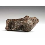 Mineralien - - Eisenmeteorit. Fundort Campo del Cielo, Argentinien. Größe ca. 112 x 55 x 45 mm. An