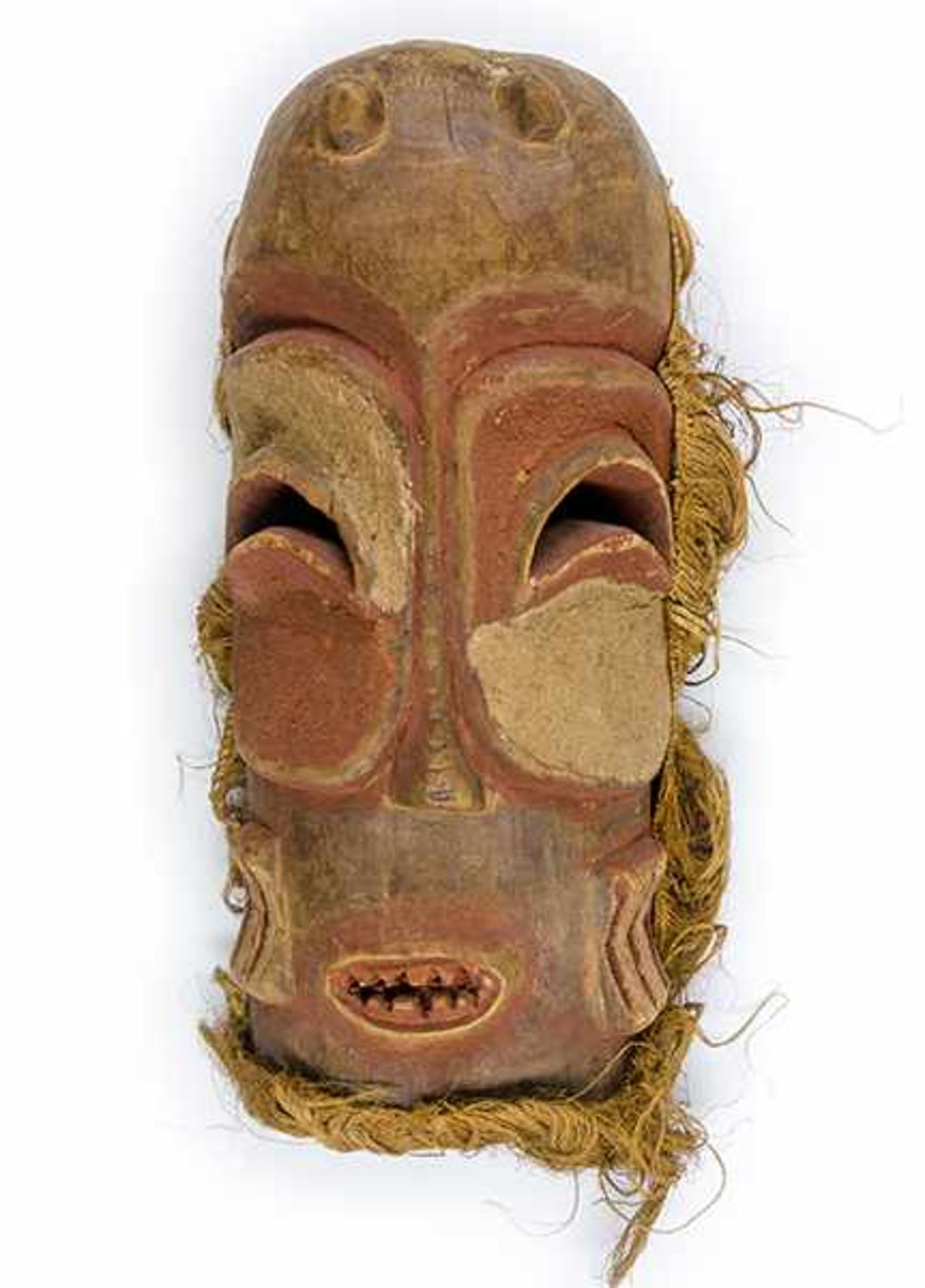 Afrikana - - Maske. Holz, Bast, Kalk etc. Größe: 50 x 23 x 18 cm.Mit Gebrauchsspuren. - Seit über 80