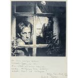 Tobias, Herbert. Selbstporträt am Fenster (Paris 1952). Original-Photographie. Späterer Abzug. 40