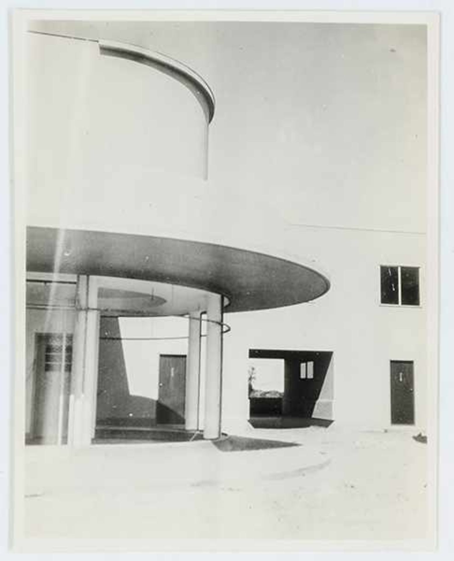 Bauhaus - - Oud, J.J.P. Drei Photos zum Werk des Künstlers. Original-Photographien. Vintages. - Bild 5 aus 5