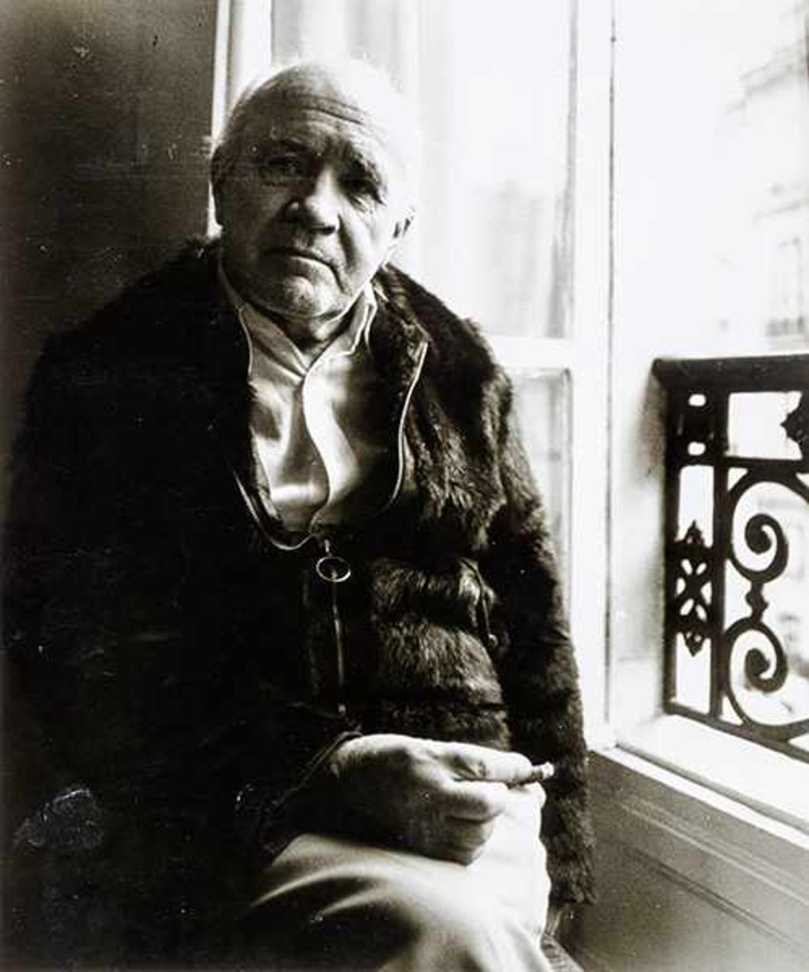 Mau, Leonore. Jean Genet. 2 Original-Photographien. Vintages. Silbergelatine. 1975. Format: 29,5 x