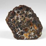 Mineralien - - Scheibe eines Steineisenmeteoriten Pallasit. Fundort Sericho, Ost-Kenia. Scheibe