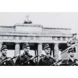 Deutschland - Berlin - - Brandenburger Tor und andere Berliner Ansichten in 49 Original-