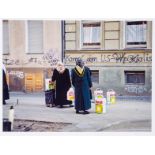 Wilks, Stephen. Berlin (1999-2000). Folge von 6 Farbphotographien. C-Prints. Alle Arbeiten verso