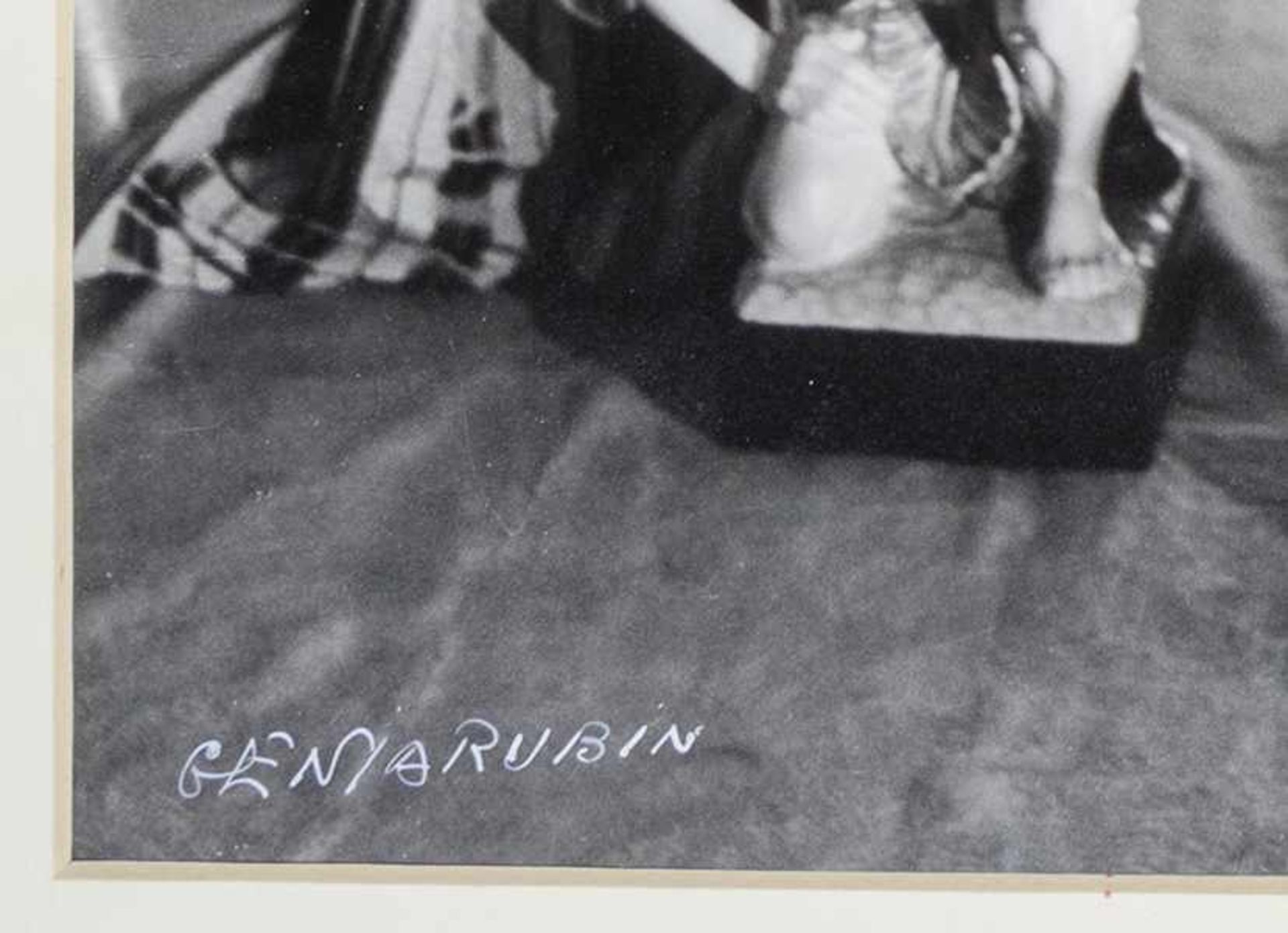 Rubin, Genia. Wallis Simpson, Duchess of Windsor. Zwei Original-Photographien. Vintage. - Bild 9 aus 9