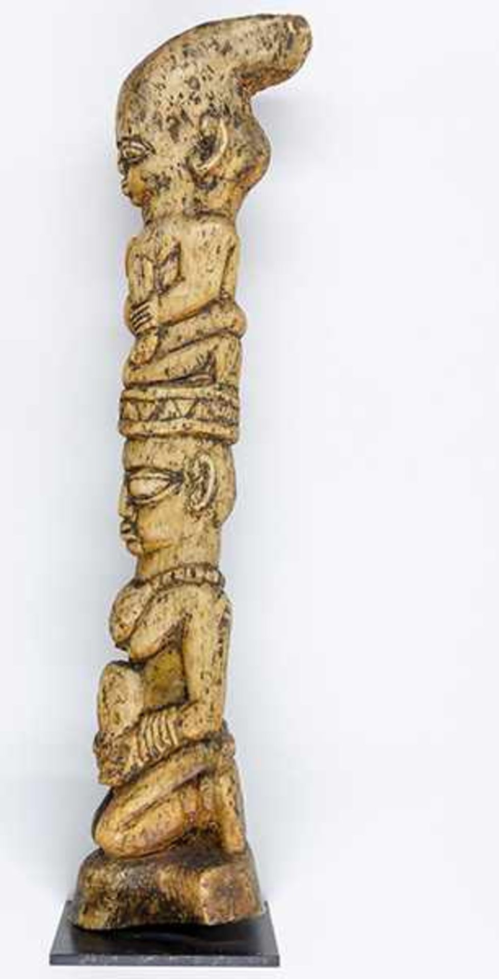 Afrikana - - Königspaar, Yoruba, Nigeria. Knochen auf Metallplatte montiert. Größe: 54 x 11 x 11 - Bild 2 aus 3