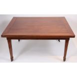 TABLE EN BOIS NATUREL A ALLONGES A L'ITALIENNE A plateau rectangulaire ouvrant à une [...]