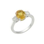 Bague or blanc centré d'un saphir jaune Naturel ovale pour 2,50 c env épaulé de 2 [...]