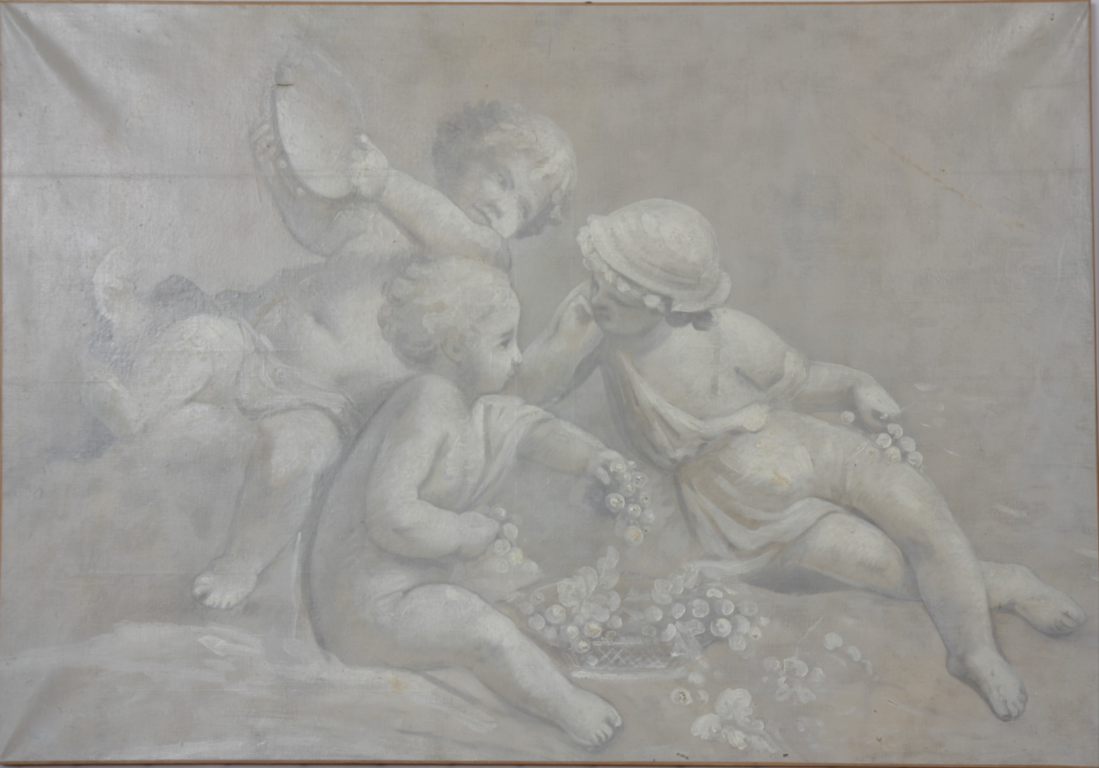 ENSEMBLE DE 3 GRISAILLES "AUX PUTTI" Huiles sur toiles. Restaurations d'usage et [...]