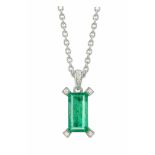 Pendentif or blanc orné d'une émeraude taille baguette d'un vert lumineux, [...]