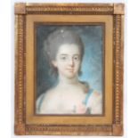 PASTEL "PORTRAIT EN BUSTE DE JEUNE FEMME DE QUALITE" ECOLE XVIIIè Pastel sur papier, [...]