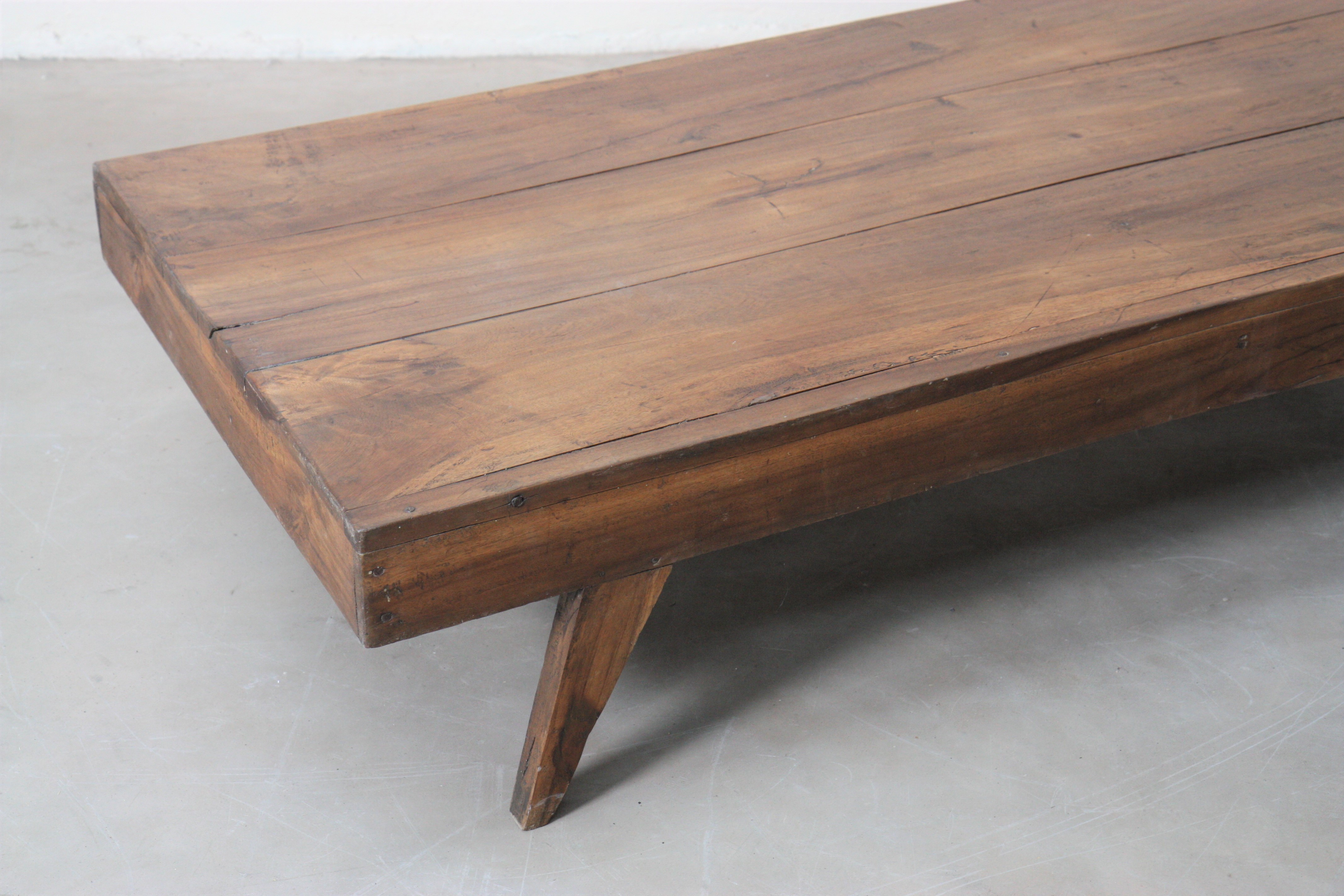 PIERRE JEANNERET (1896-1967) ET LE CORBUSIER (1887-1965) Rare table basse en teck et [...] - Image 3 of 6