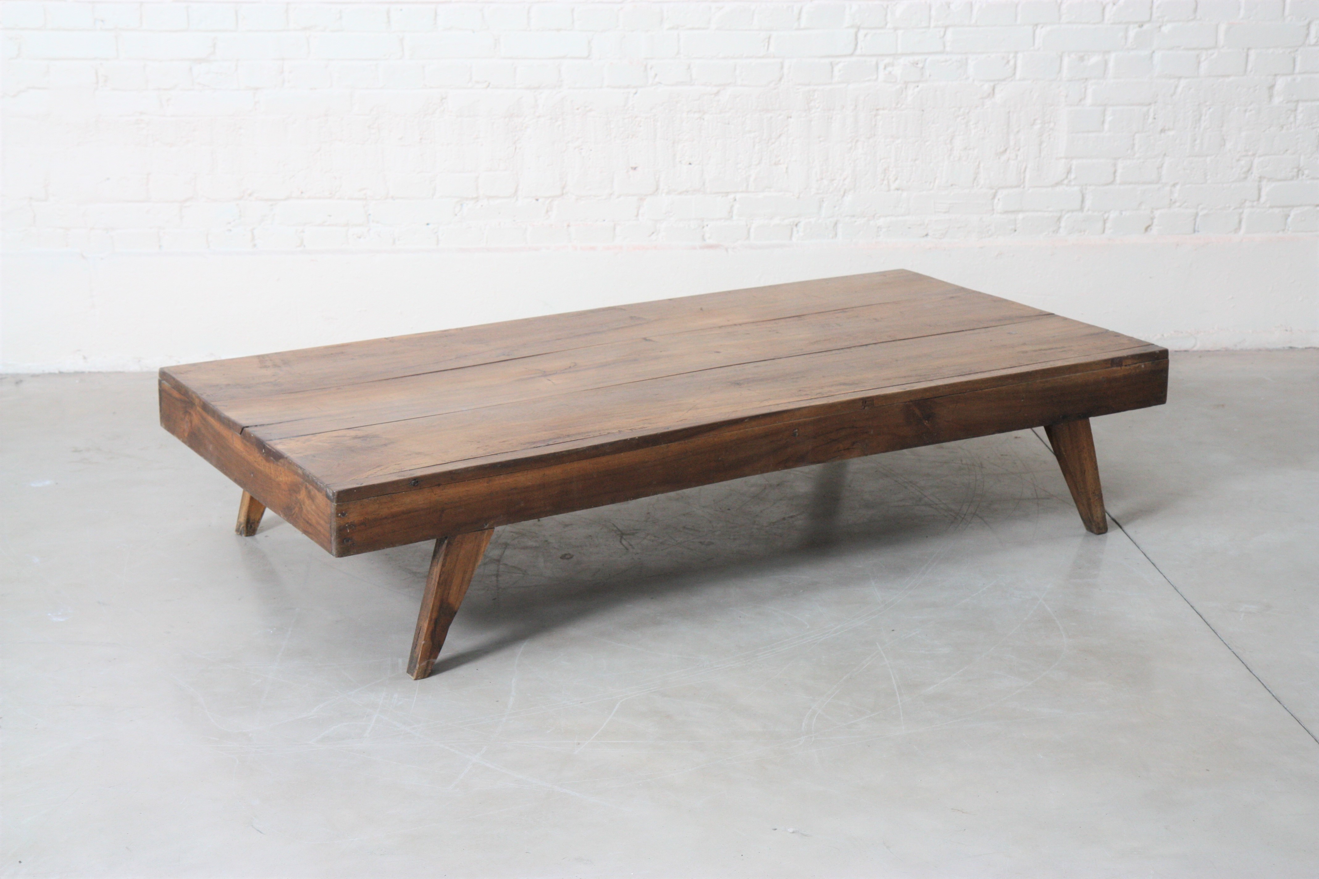 PIERRE JEANNERET (1896-1967) ET LE CORBUSIER (1887-1965) Rare table basse en teck et [...] - Image 2 of 6