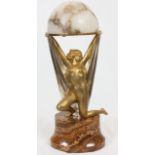 LAMPE ART DECO "FEMME AU VOILE" DE ALEXANDRE KELETY (1874-1940) En bronze doré et [...]