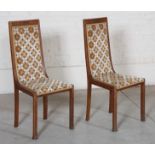 PAIRE DE CHAISES ART NOUVEAU En bois naturel mouluré et sculpté, à haut [...]