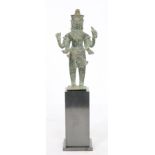 STATUETTE EN BRONZE DE "VISHNU" CAMBODGE XII-XIVè En bronze patiné. Cambodge, [...]