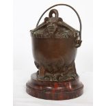 JOLI POT A TABAC ART NOUVEAU EN BRONZE "AU DIABLE" En bronze à patine brune, [...]