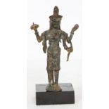 STATUETTE EN BRONZE DE "VISHNU" CAMBODGE XIè En bronze patiné. (Socle en marbre [...]