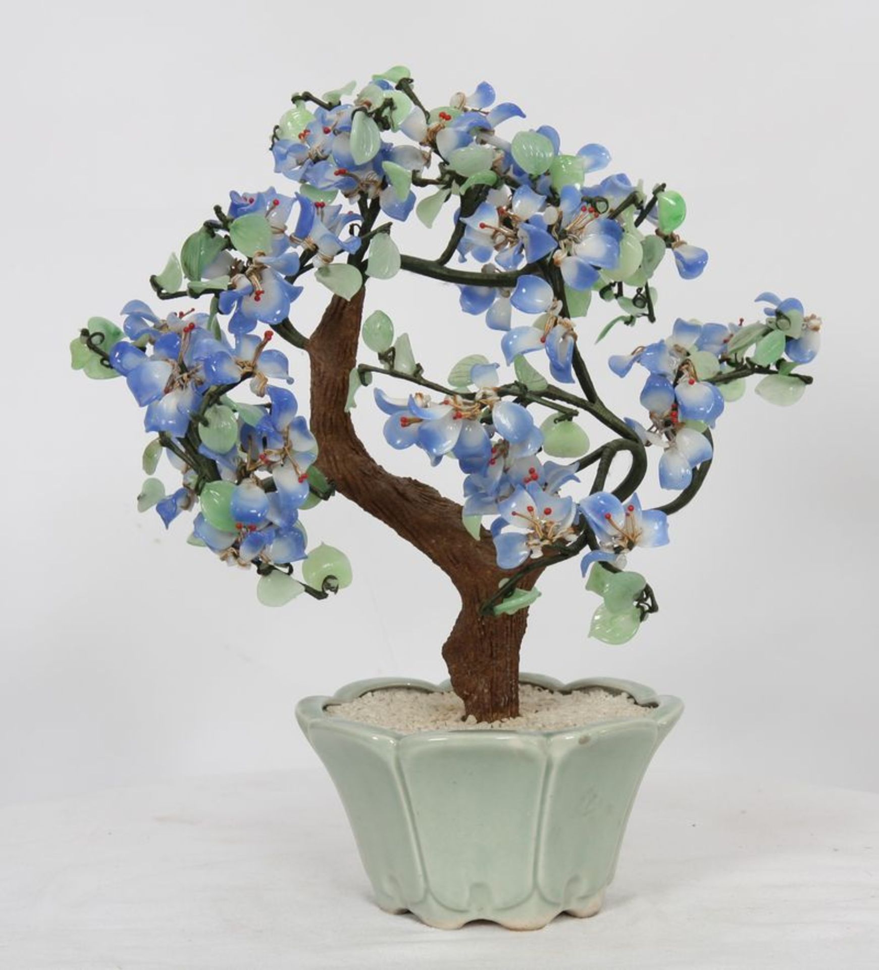 SUJET "BONSAI" EN PIERRES DURES En faience et pierres dures. Epoque XXème siècle. H [...]