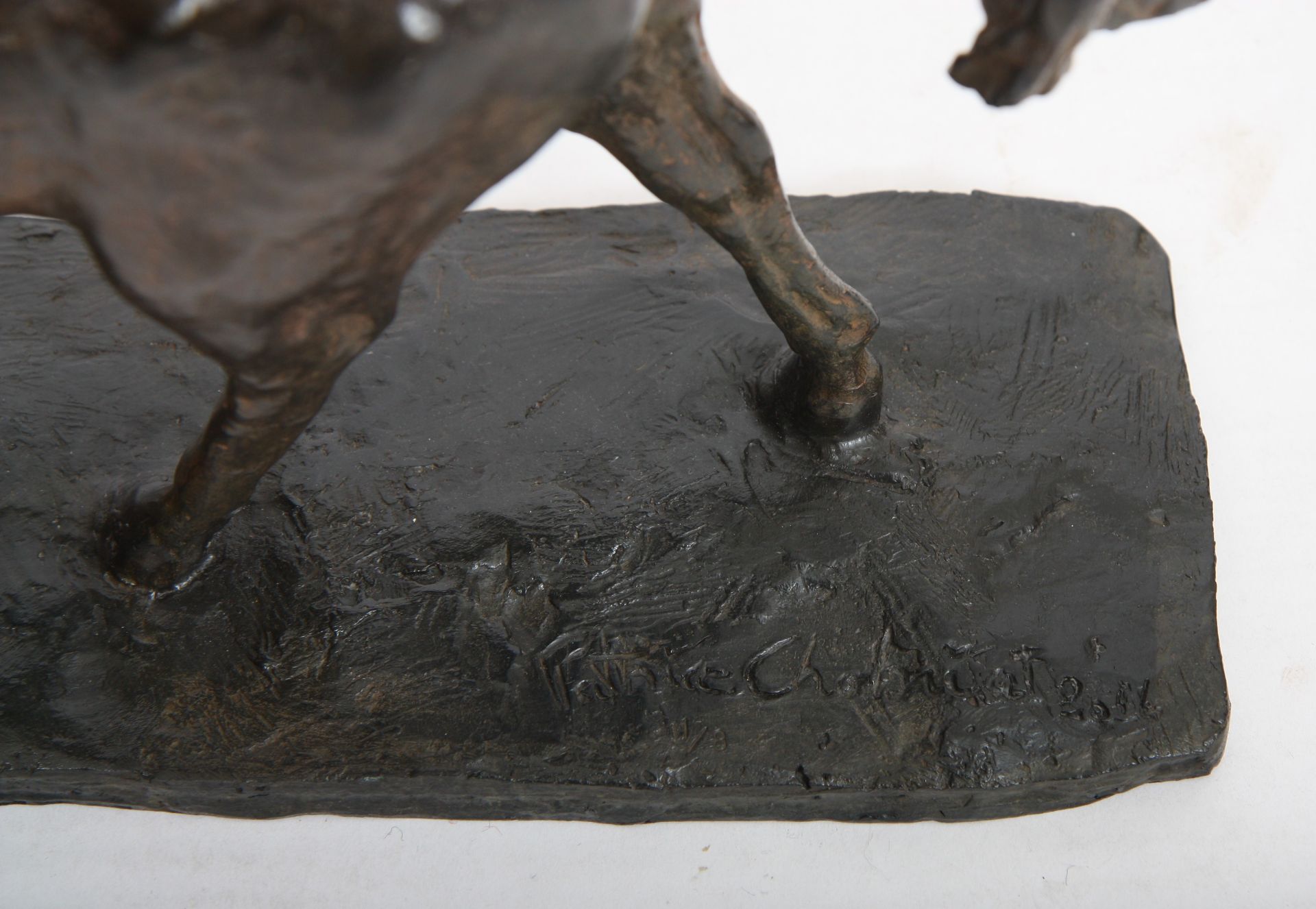 BRONZE "CHEVAL HENISSANT" DE PATRICE CHOBRIAT (Né en 1962) Bronze patiné, reposant [...] - Bild 5 aus 5