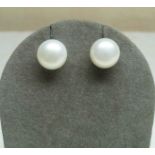 Paire de boucles d'oreilles en perles de culture naturelles forme "bouton" pour plus [...]