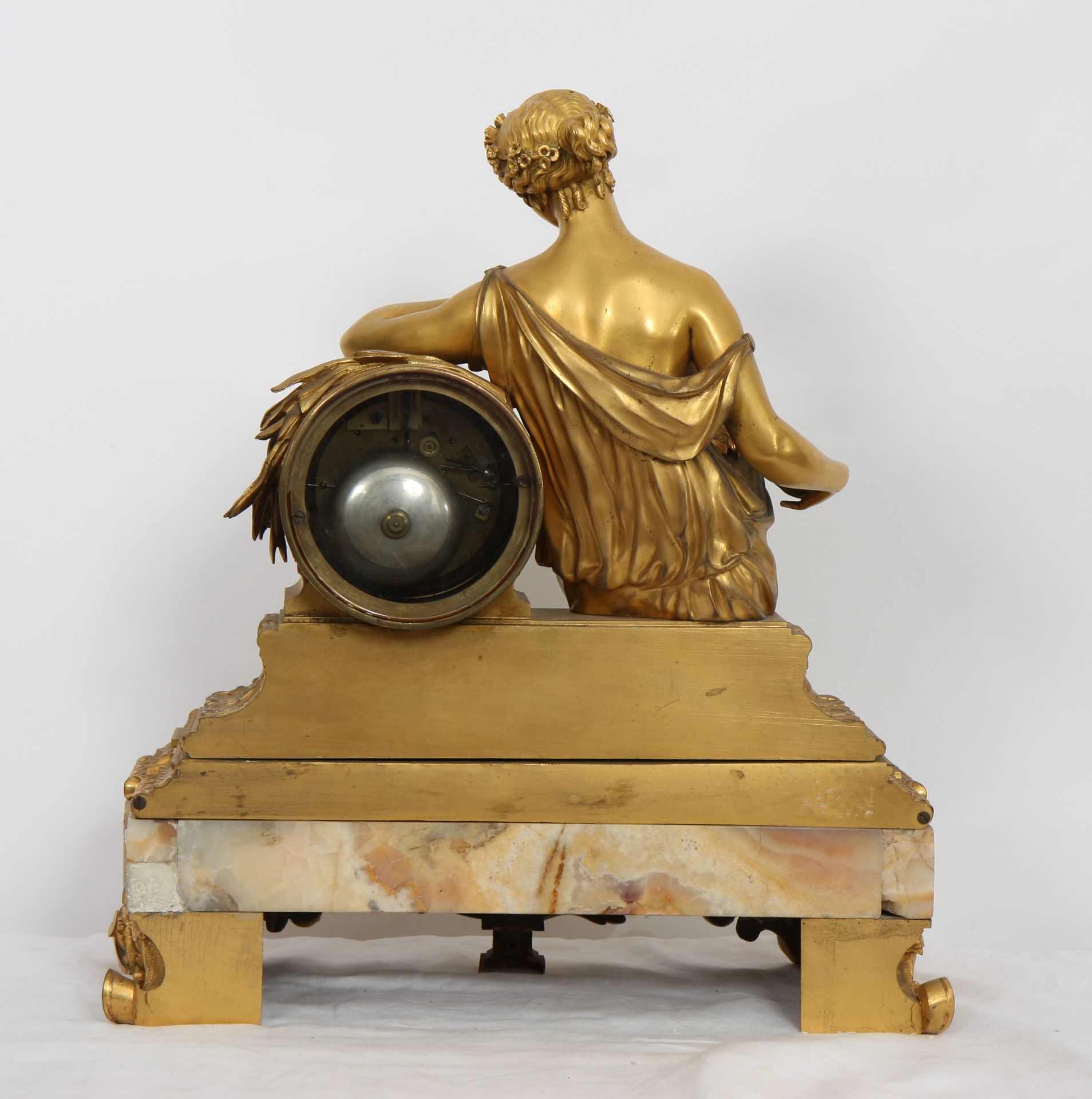 GARNITURE EN BRONZE DORE "A LA BELLE JARDINIERE" NAPOLEON III En bronze doré, marbre [...] - Bild 4 aus 4