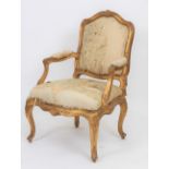 FAUTEUIL A CHASSIS EN BOIS DORE ITALIE LOUIS XV En bois doré et sculpté à motifs [...]