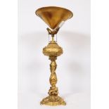 IMPORTANTE LAMPE EN BRONZE DORE ROCAILLE 1900 DE A. ROSE En bronze doré et richement [...]