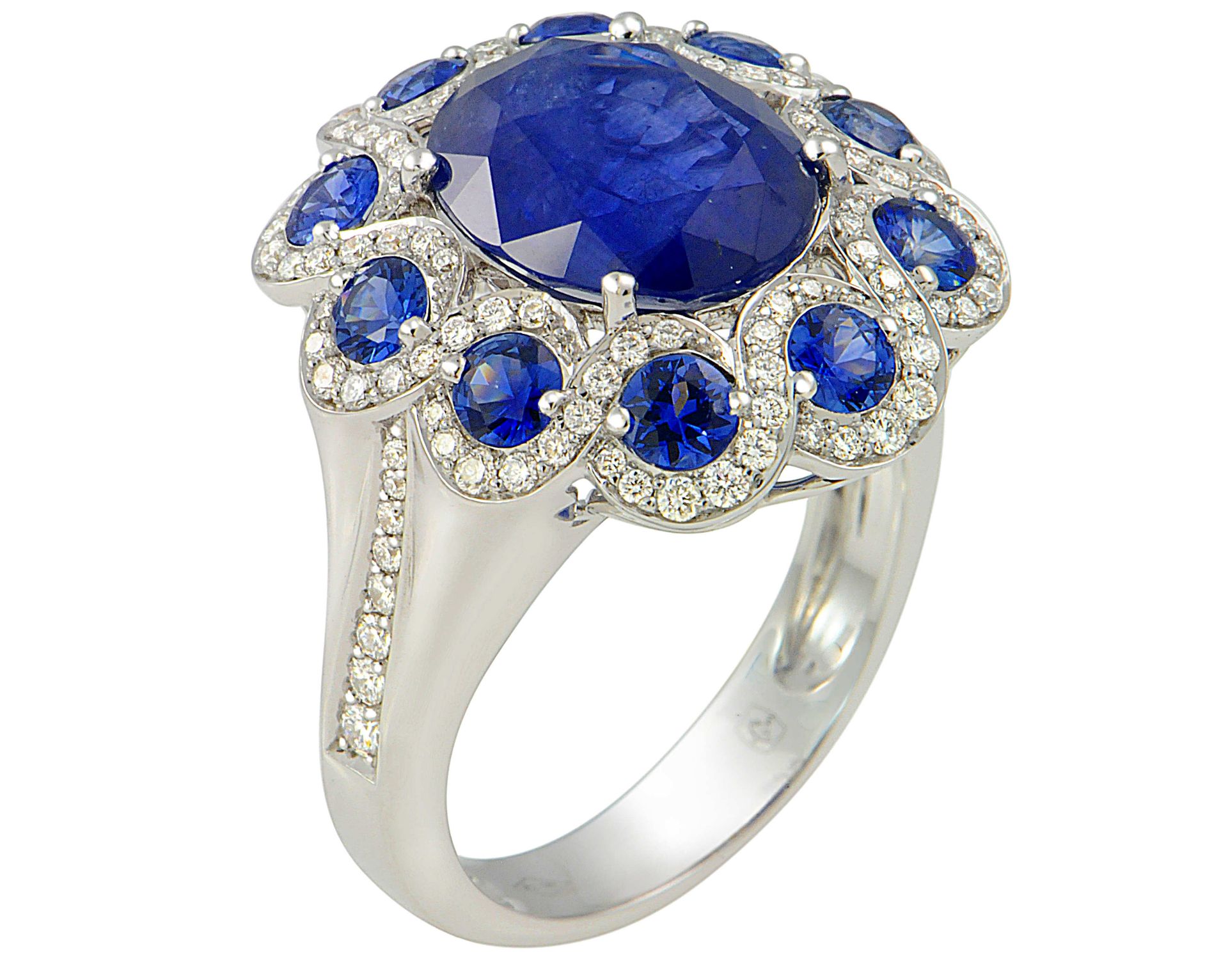 Bague or blanc 4 griffes d'un saphir ovale Naturel probablement CEYLAN au bleu [...]