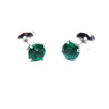 Paire de boucles d'oreilles or blanc centrées 4 griffes de deux émeraudes [...]