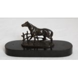 PETIT BRONZE "CHEVAL A BARRIERE" DE PIERRE JULES MENE (1810-1879) En bronze à [...]