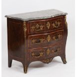 COMMODE D'ENTRE-DEUX MARQUETEE LOUIS XV En marqueterie de palissandre et de bois de [...]