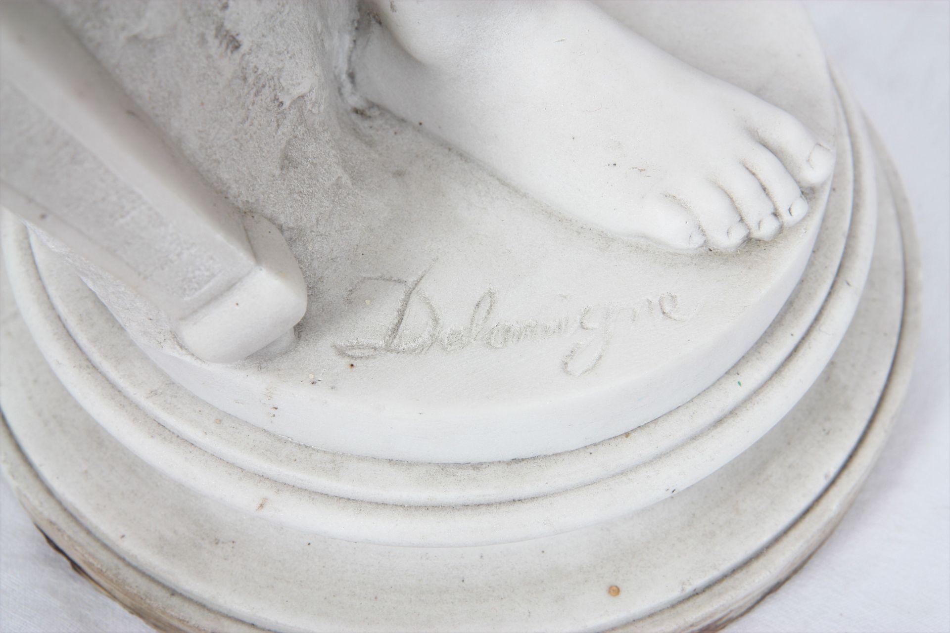 MARBRE "AMOUR PENSIF" DE DENISE DELAVIGNE XIX-XXè En marbre blanc statuaire, [...] - Bild 5 aus 5