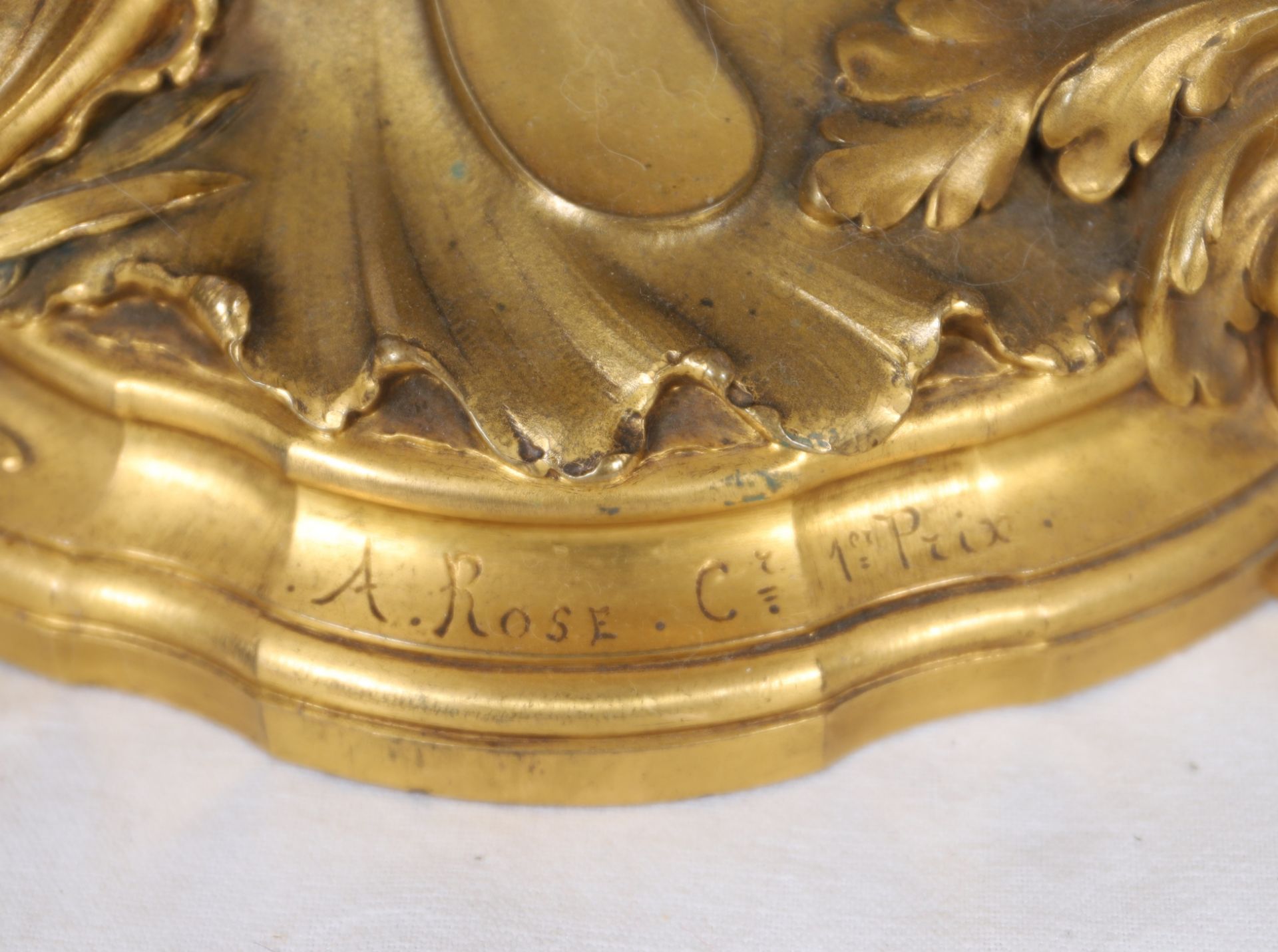 IMPORTANTE LAMPE EN BRONZE DORE ROCAILLE 1900 DE A. ROSE En bronze doré et richement [...] - Bild 3 aus 3