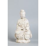 Le Boddhisattva Kwan Yin vêtu de sa robe monastique assis en méditation sur une [...]