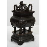 BRULE PARFUM EN BRONZE CHINE XIXè En bronze, avec socle. Chine Epoque XIXème [...]