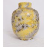 VASE EN CERAMIQUE DE VALLAURIS DE MASSIER En céramique jaune et grise,signéen creux [...]