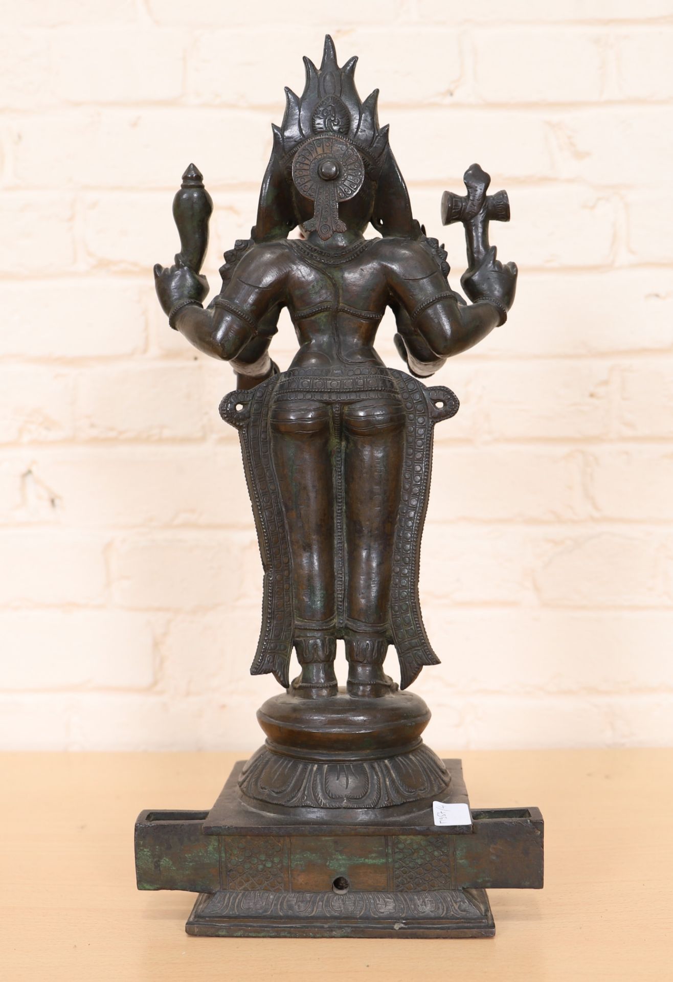 "KALI" EN BRONZE INDE La déesse Kali figurée debout sur une base lotiforme, [...] - Bild 3 aus 3