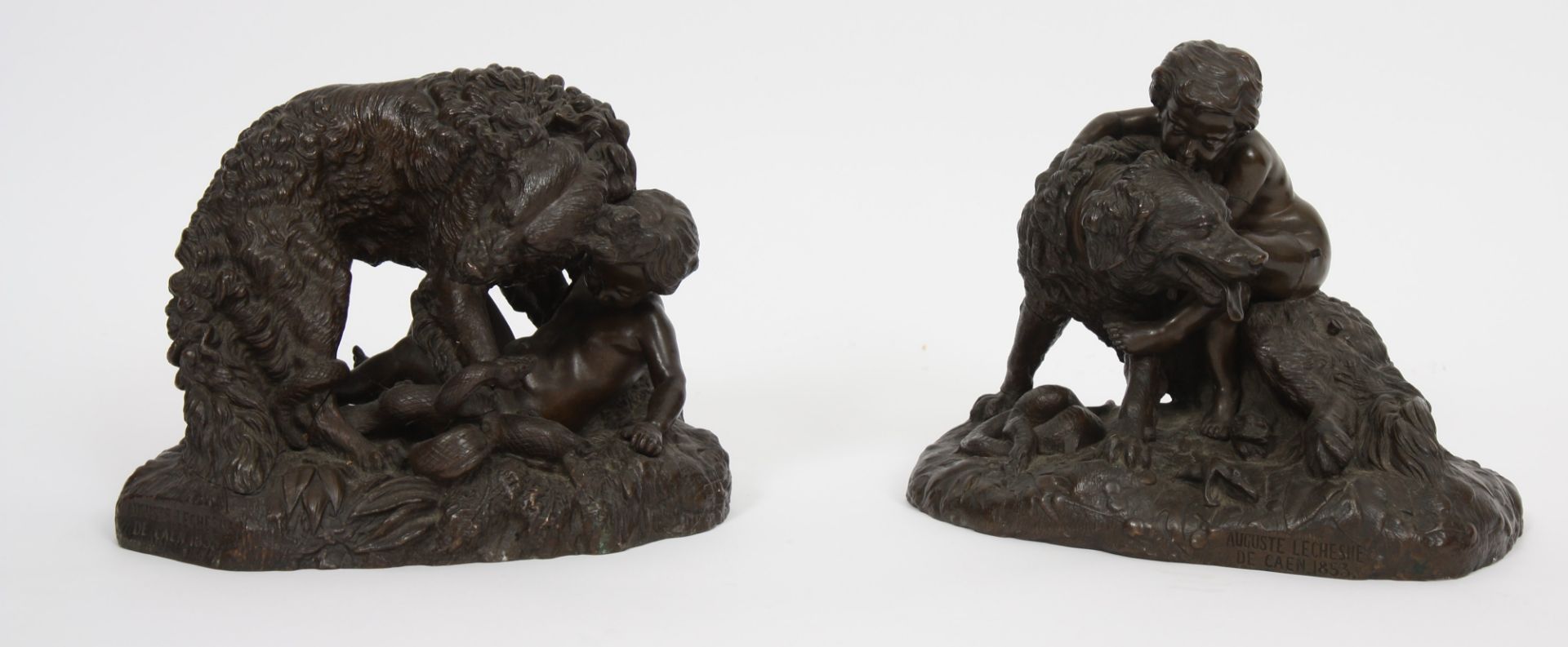 PAIRE DE SCULPTURES EN BRONZE "CHIEN SAUVANT UN ENFANT D'UNE VIPERE : L'ATTAQUE ET LA [...]