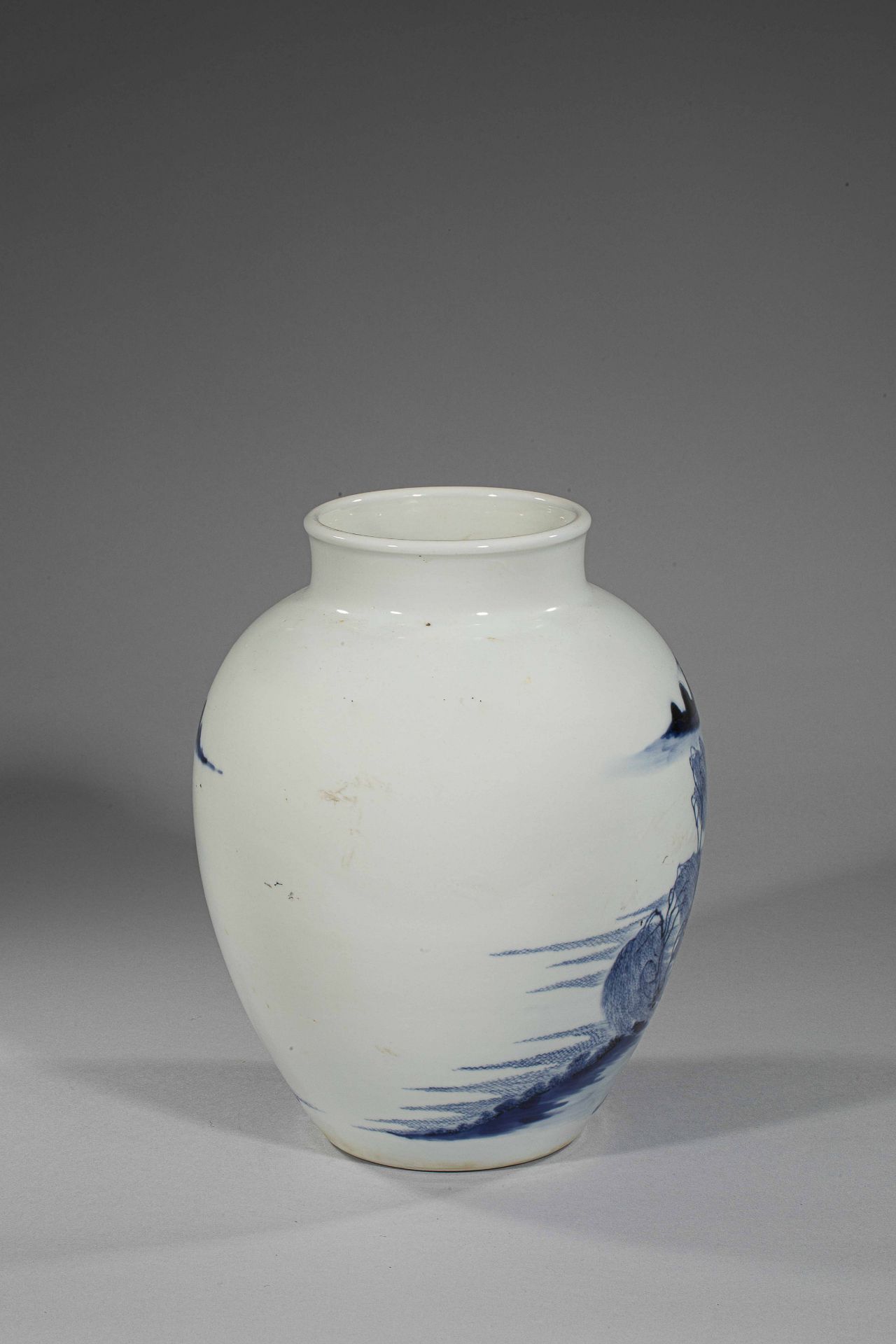 Jarre en porcelaine blanche décoré en bleu cobalt sous couverte d'un paysage [...] - Bild 2 aus 4