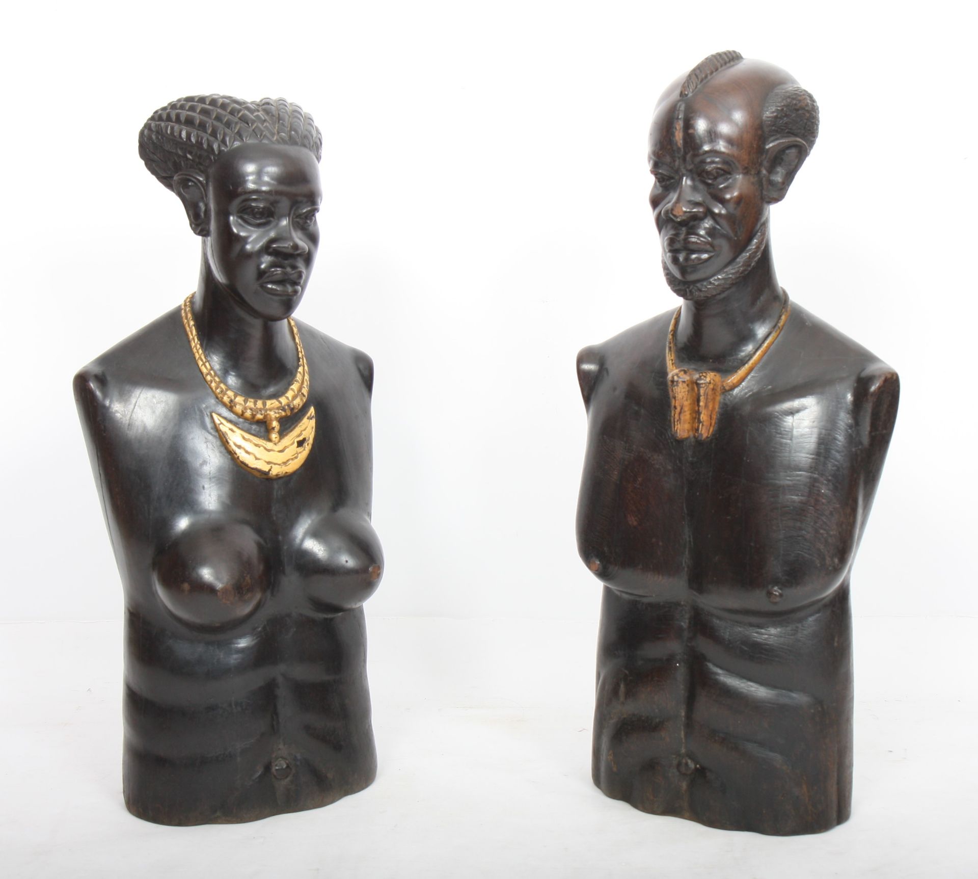 IMPORTANTE PAIRE DE "BUSTES D'UN COUPLE AFRICAIN" ART DECO En ébène sculpté [...]