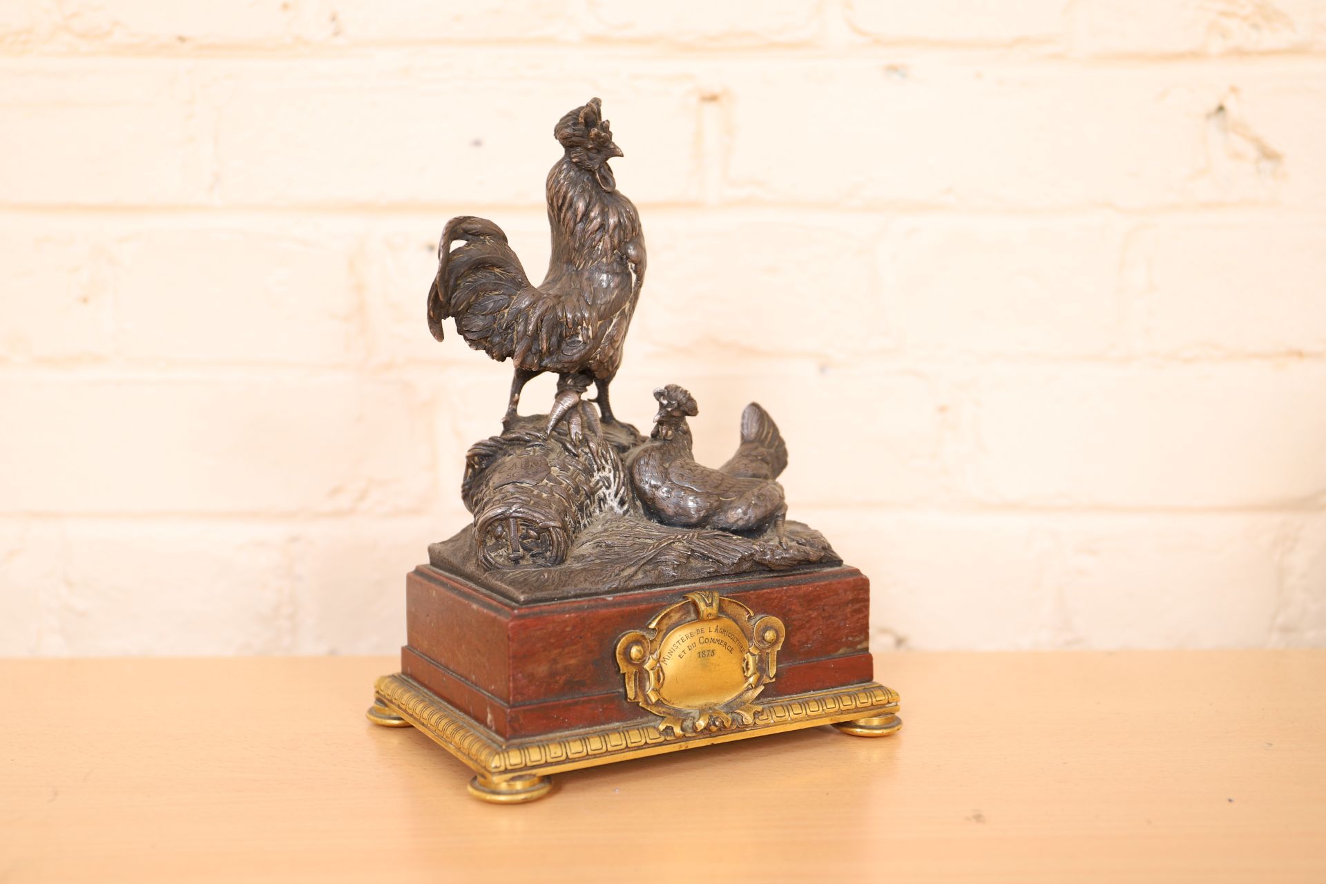 PETIT GROUPE EN BRONZE ARGENTE"POULE ET COQ" DE Auguste Nicolas CAIN (1821-1894) En [...]